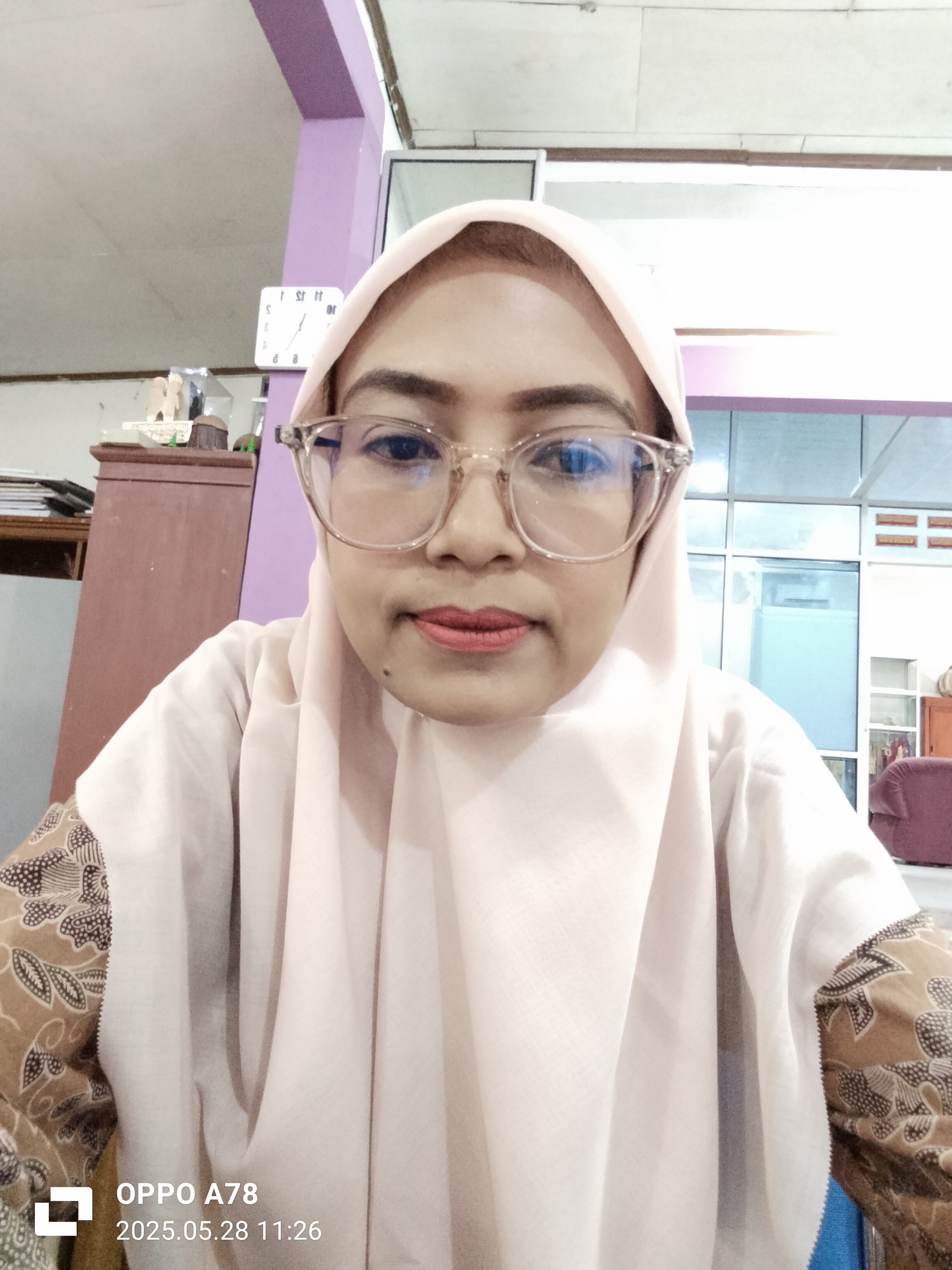 <center>Guru Sosiologi<br>Dia Nely Susanti, S.Pd</center>